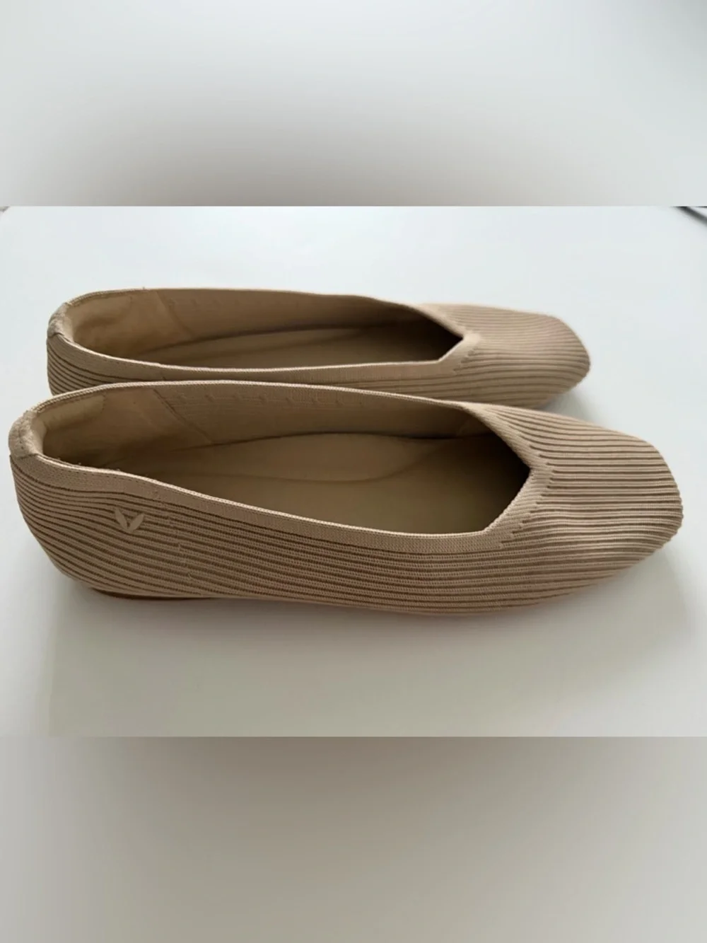 VIVAIA Square-Toe V-Cut Flats (Margot™ 2.0) Size 39 EU (8 US) - Picture 8 of 9